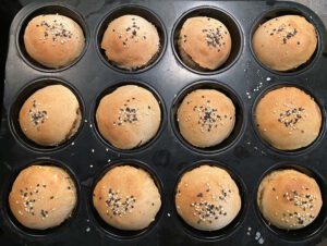 Vegane Burger-Buns gebacken