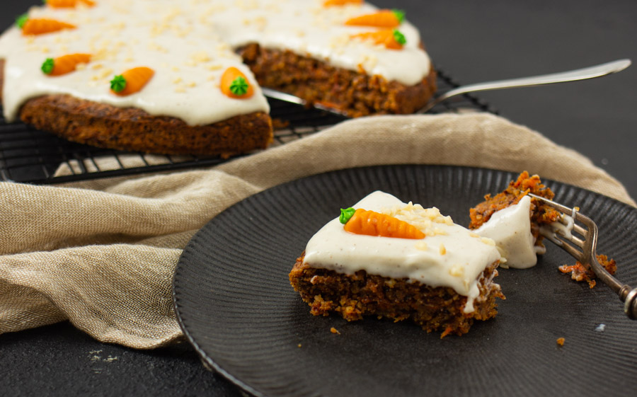 Rezept für veganen Karottenkuchen mit Frischkäsefrosting